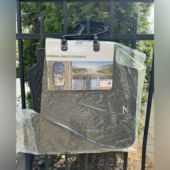 BMW 7er All Weather Floor Mats - Rear BMW 7 -Series - Picture 1 of 5